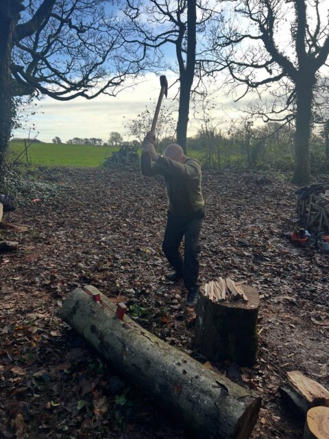 Another great Saturday morning with the volunteers. Matt cleaving a piece of the fallen Beech. Cleaving large diameter timber allows you to move lengths of timber around and out of the woodland to be processed further for construction, furniture, charcoal or even firewood.