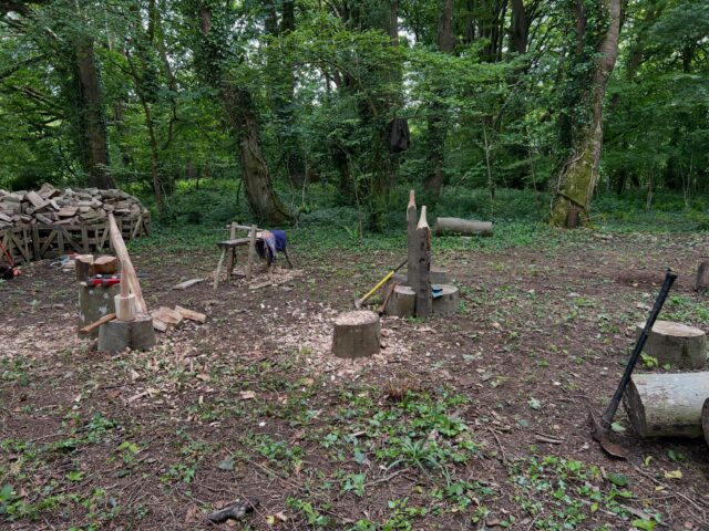 Some green woodwork with the volunteers 🌳
